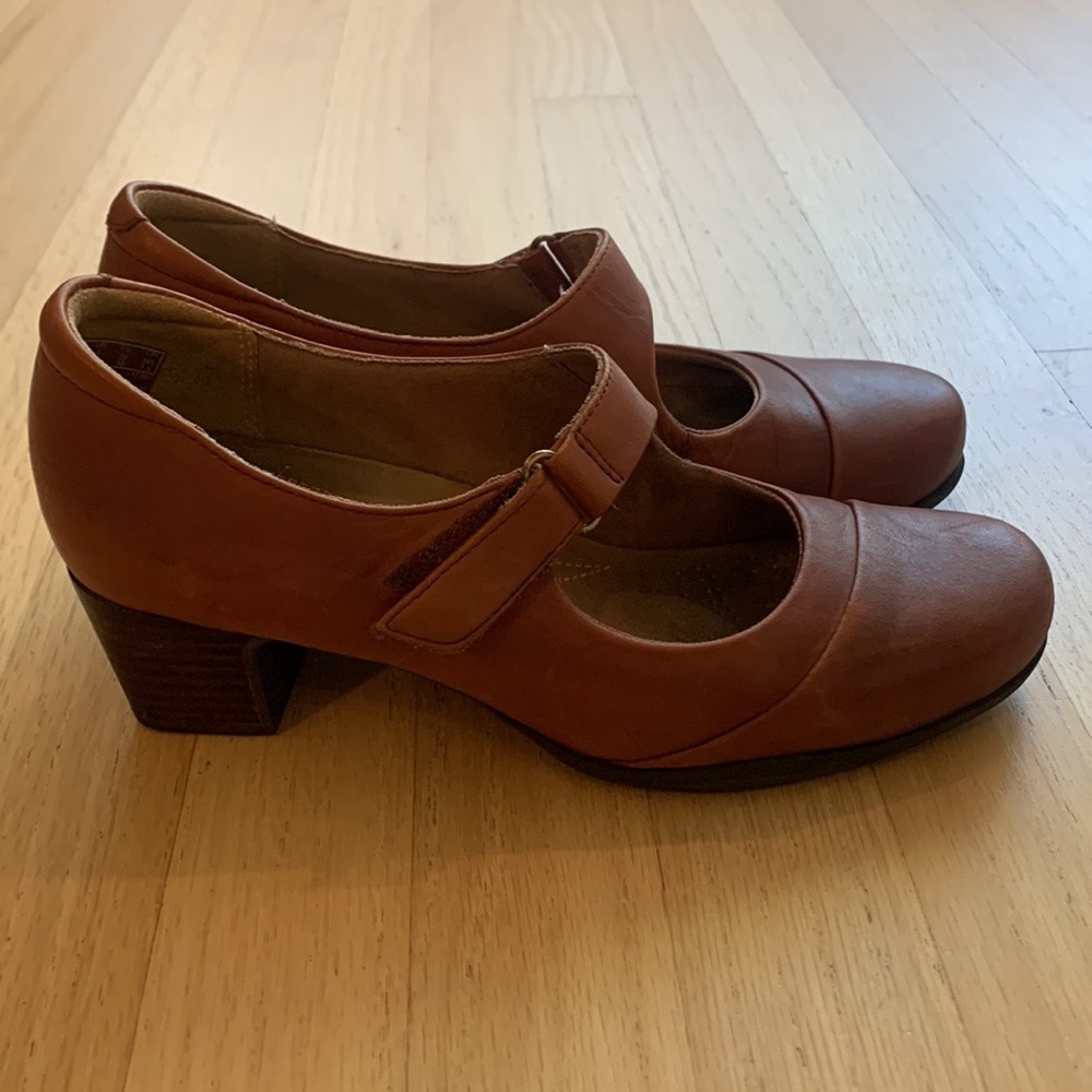 Clarks Heels - Picture 2 of 5